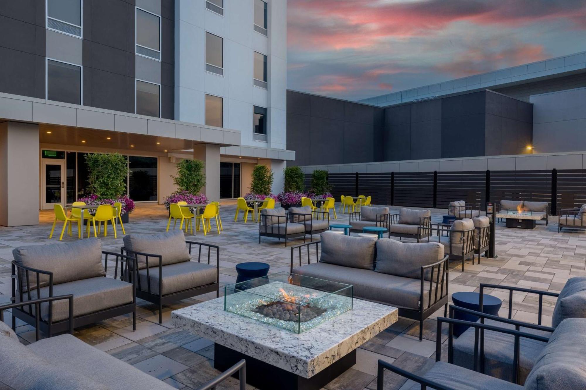 Home2 Suites By Hilton Bristol Exterior photo